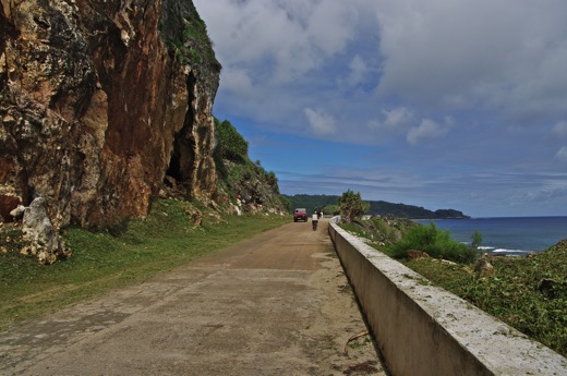 Rurutu : route pointe Arei, dec 2010