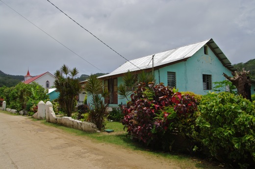 Rurutu : village d'Avera, nov 2010