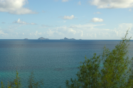 de gauche à droite : île Manui, île Kamaka, île Makaroa, île motu Teiku