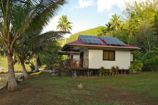 Bungalows ”Chez Jojo” et cocotiers