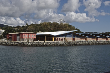 Office du tourisme et le grand marché couvert