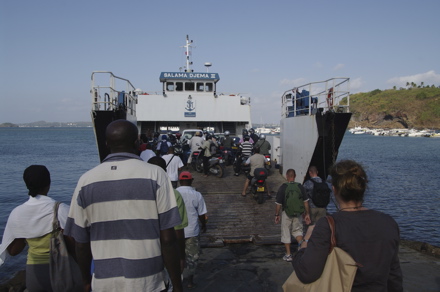 barge pour Petite-Terre