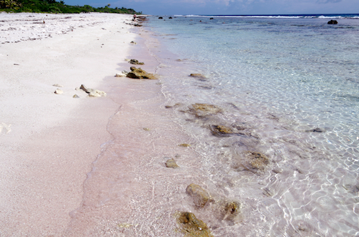 motu Ome plage sable rose côté océan