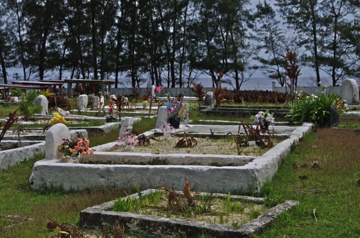 petit cimetière près du bord de mer