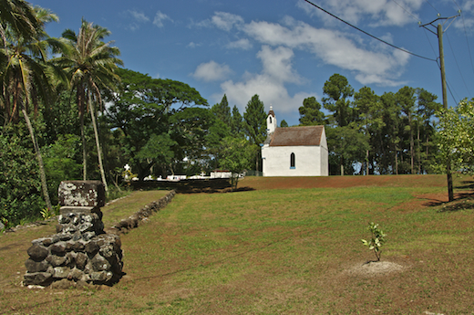 Cimetière St Pierre et Mausolée du roi Grégorio Maputeoa