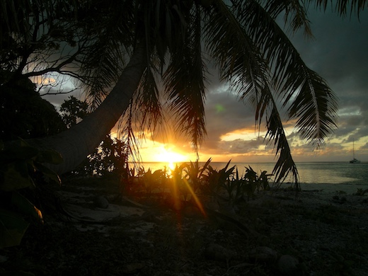 couché du soleil aux Tuamotu